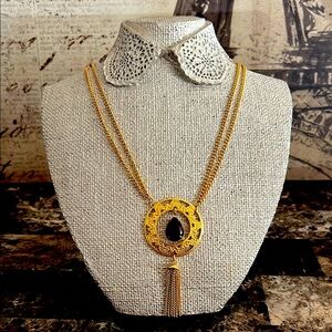Elegant Gold Pendant Necklace
